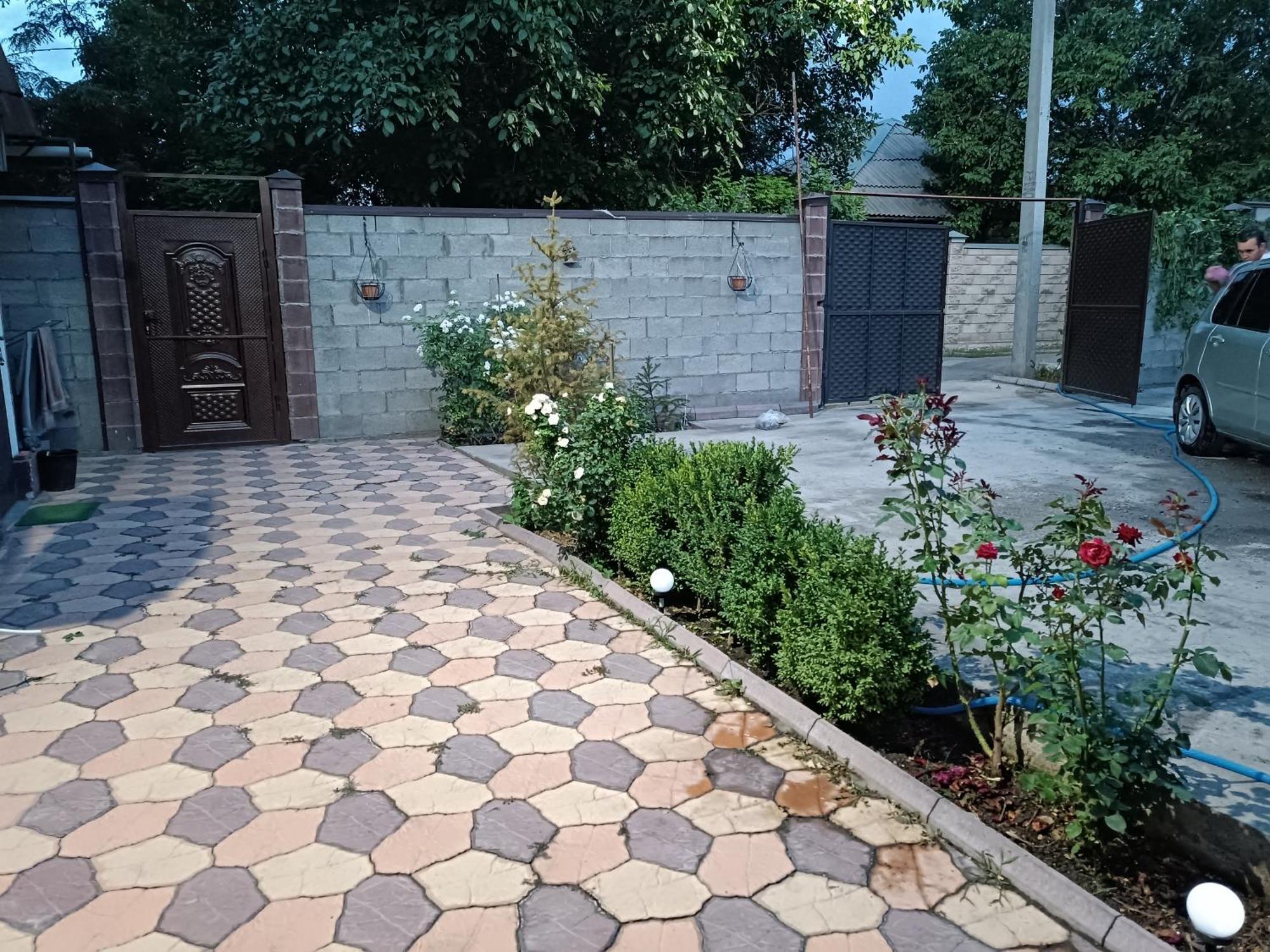 Комфортный Дом До 4Х Человек. Есть Парковка На 2 Машины, Wi-Fi, Tv. Bishkek Exterior foto