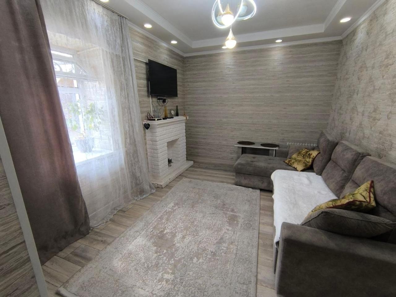 Комфортный Дом До 4Х Человек. Есть Парковка На 2 Машины, Wi-Fi, Tv. Bishkek Exterior foto